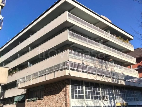 appartamento in vendita a Varese in zona Brunella