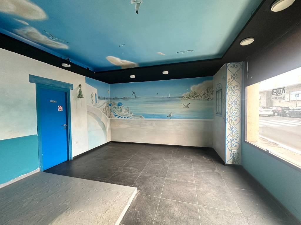 negozio in vendita a Varese in zona Giubiano