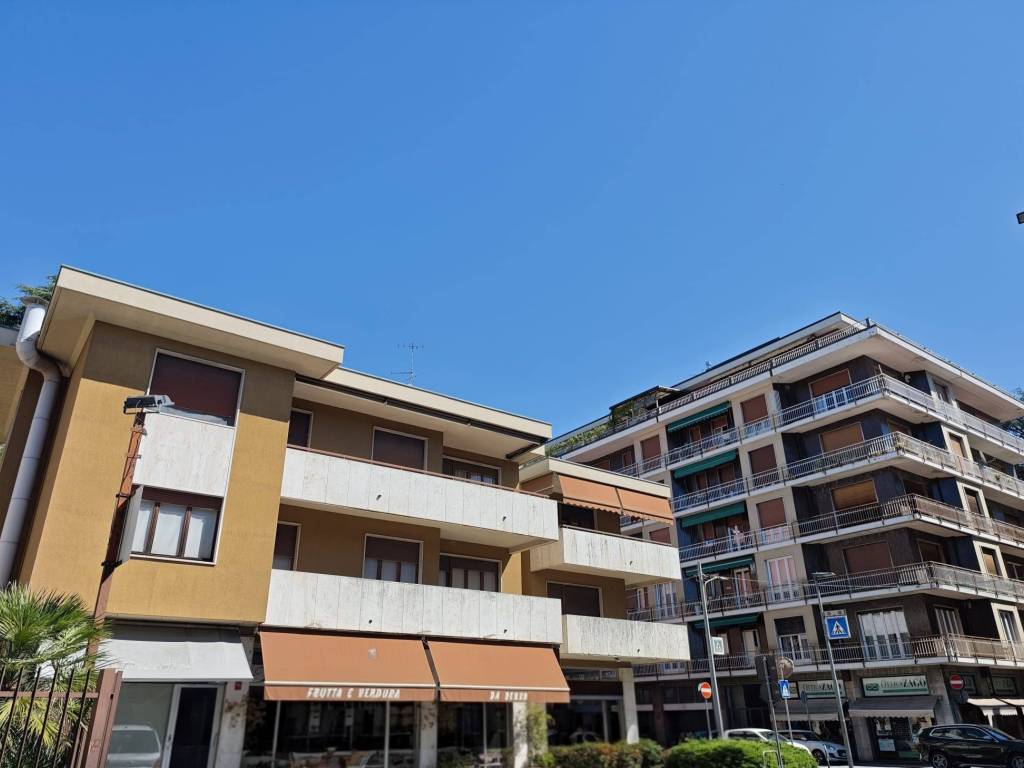 appartamento in vendita a Varese in zona Casbeno