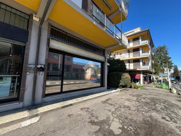 negozio in vendita a Varese in zona Giubiano