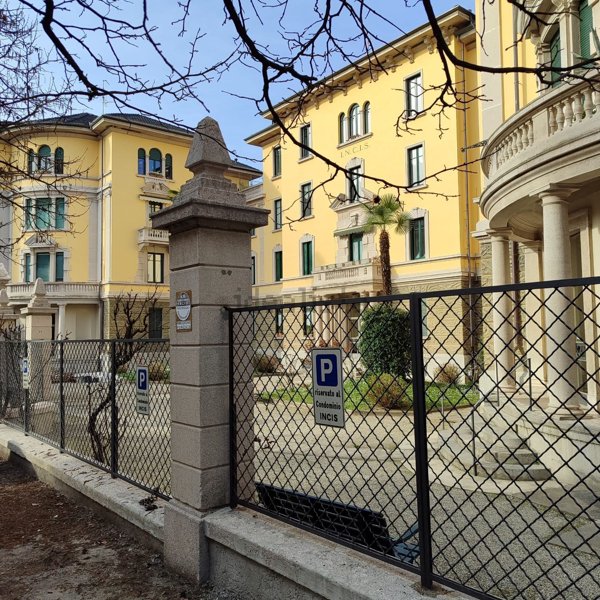 appartamento in vendita a Varese in zona Giubiano