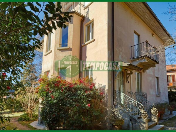 casa indipendente in vendita a Varese in zona Velate