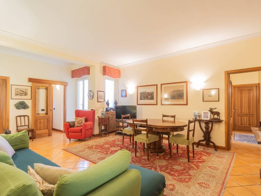 appartamento in vendita a Varese in zona Biumo