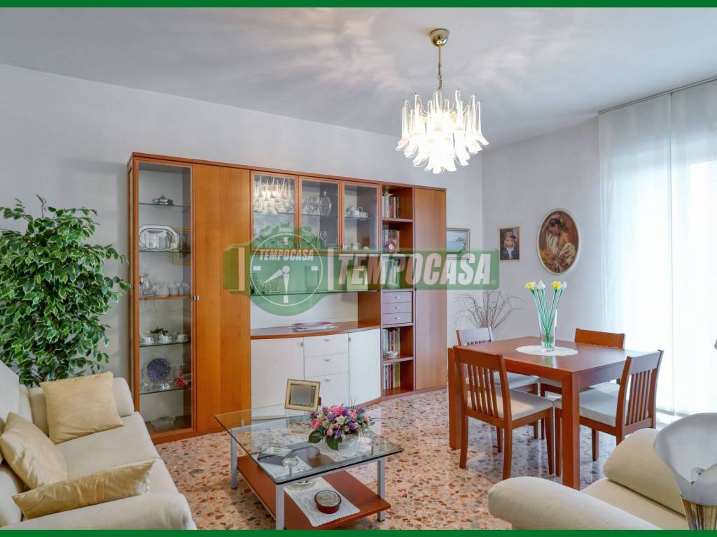 appartamento in vendita a Varese in zona Biumo