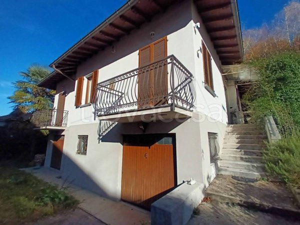 casa indipendente in vendita a Varese in zona Giubiano