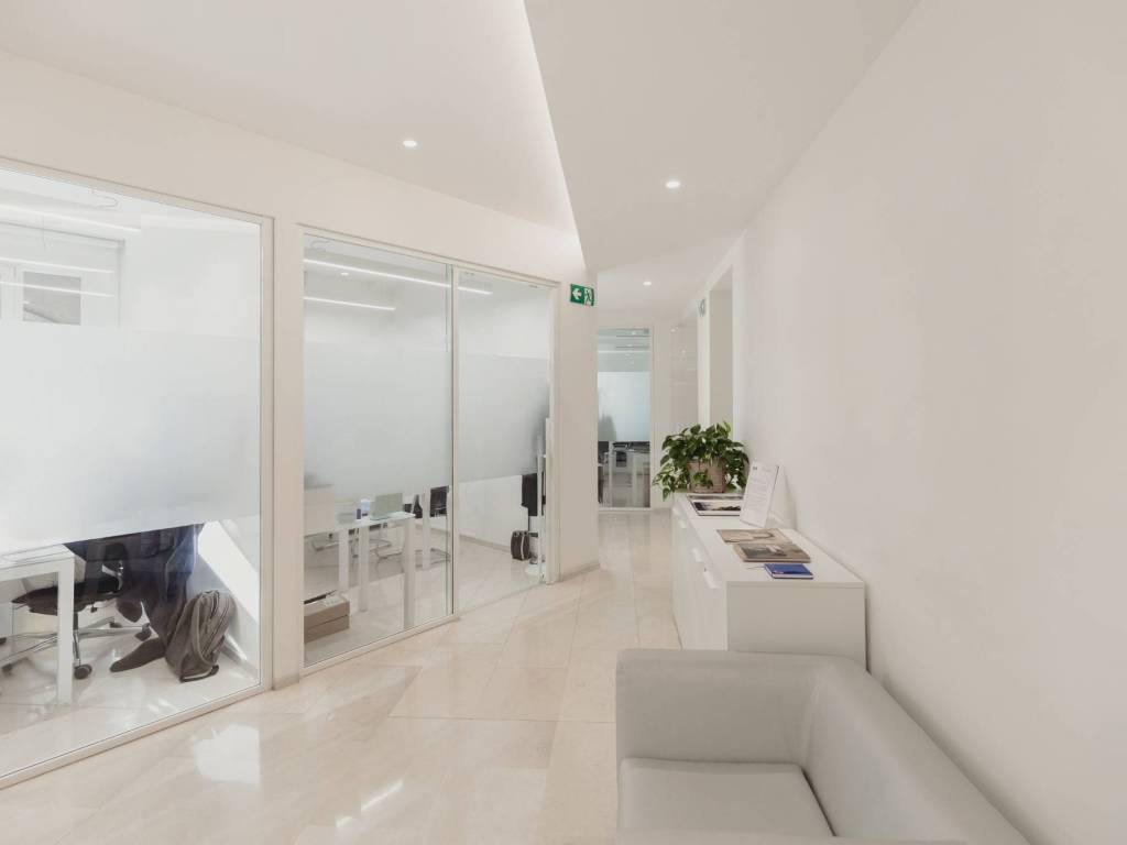 ufficio in vendita a Varese in zona Biumo