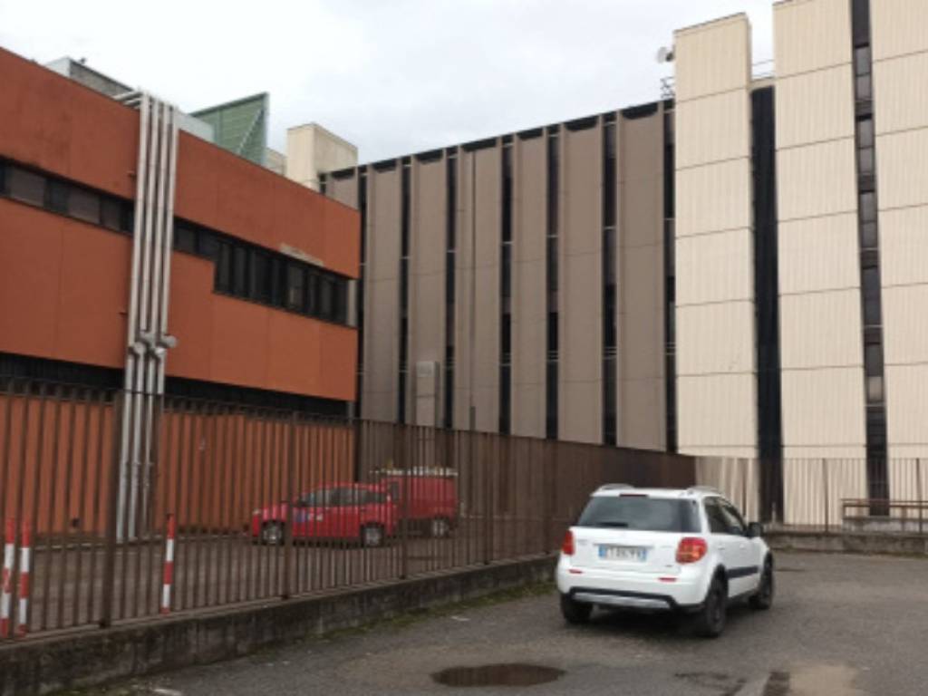 locale commerciale in vendita a Varese in zona Bizzozero