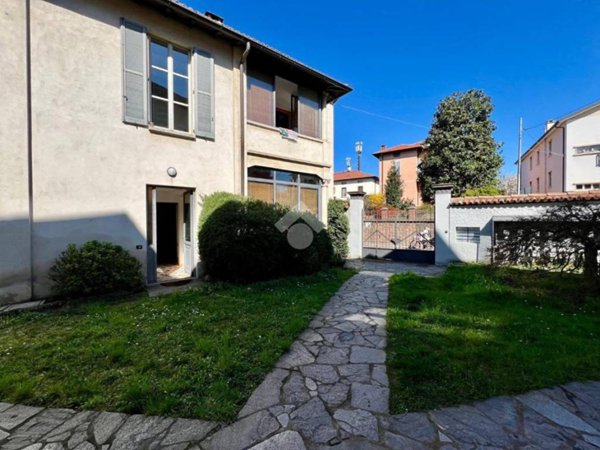 appartamento in vendita a Varese in zona Bizzozero