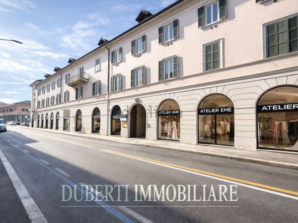 ufficio in vendita a Varese in zona Centro Città