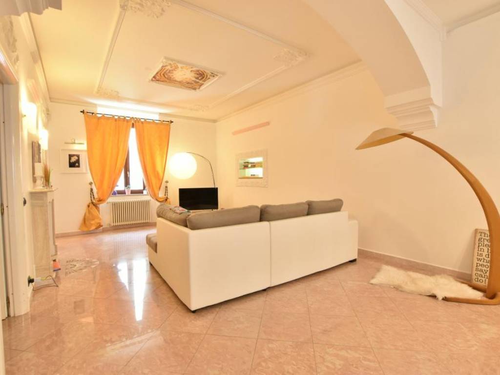 appartamento in vendita a Varese in zona Biumo