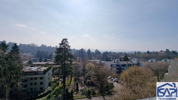 appartamento in vendita a Varese in zona Centro Città