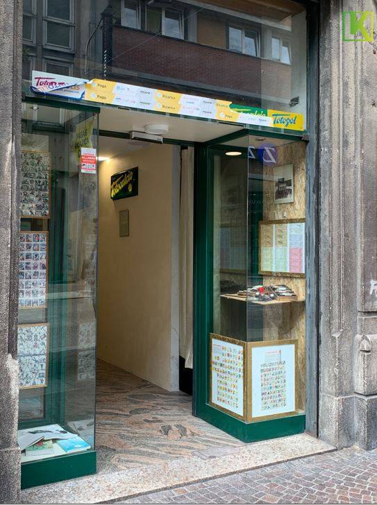 negozio in vendita a Varese in zona Centro Città