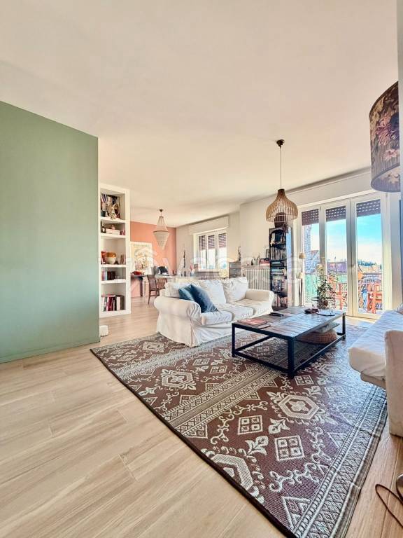 appartamento in vendita a Varese in zona Giubiano