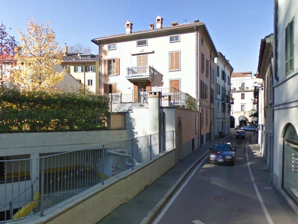 appartamento in vendita a Varese in zona Biumo