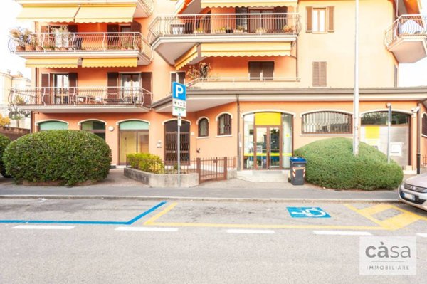 locale commerciale in vendita a Varese in zona Casbeno