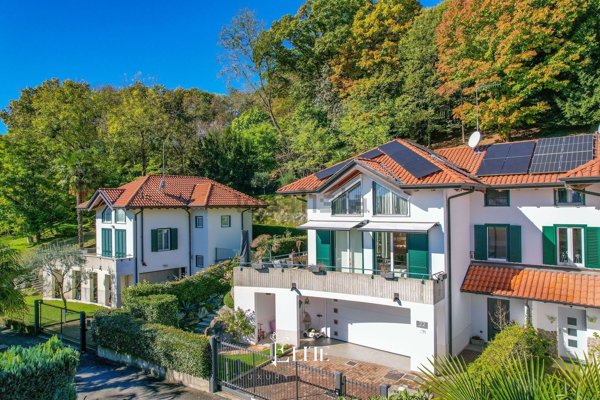 casa indipendente in vendita a Varese in zona Calcinate del Pesce