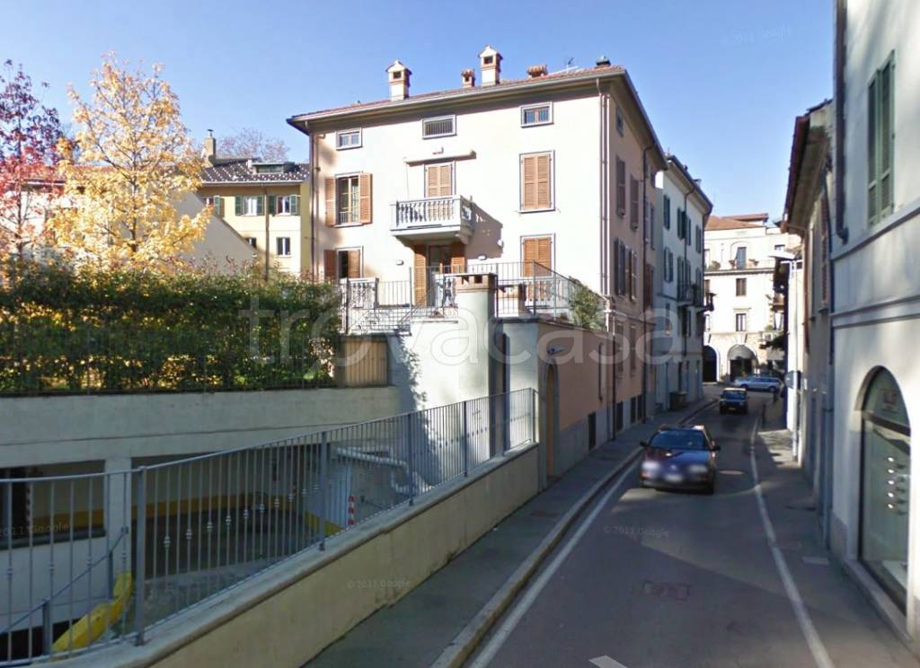 appartamento in vendita a Varese in zona Centro Città