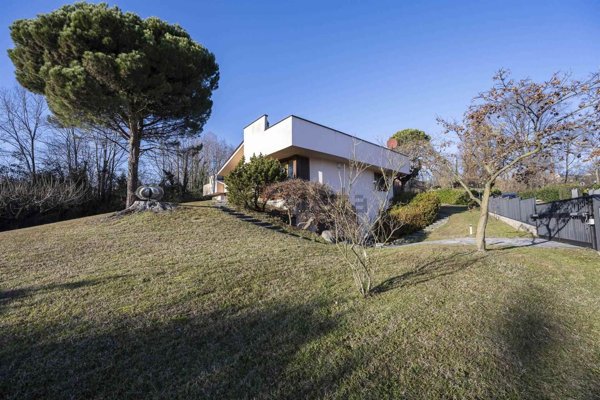 casa indipendente in vendita a Varese in zona Masnago