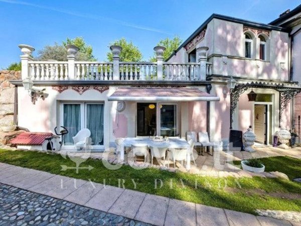 casa indipendente in vendita a Varese in zona Centro Città