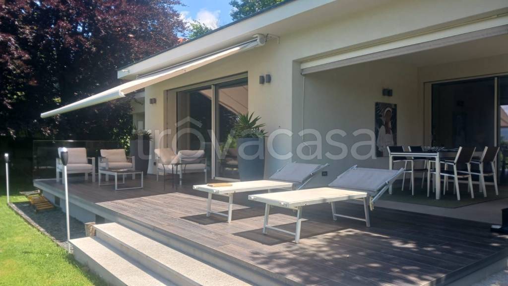 casa indipendente in vendita a Varese in zona Bosto