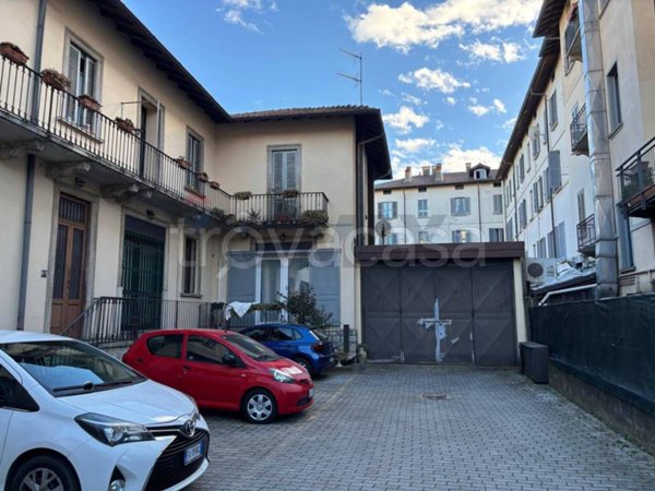 casa semindipendente in vendita a Varese in zona Biumo