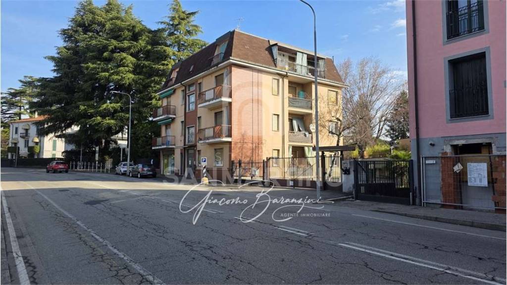 appartamento in vendita a Varese in zona Viale Aguggiari