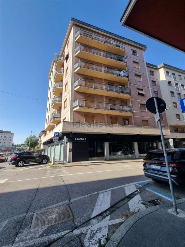 appartamento in vendita a Varese in zona Biumo