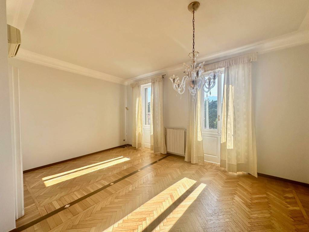 appartamento in vendita a Varese in zona Biumo