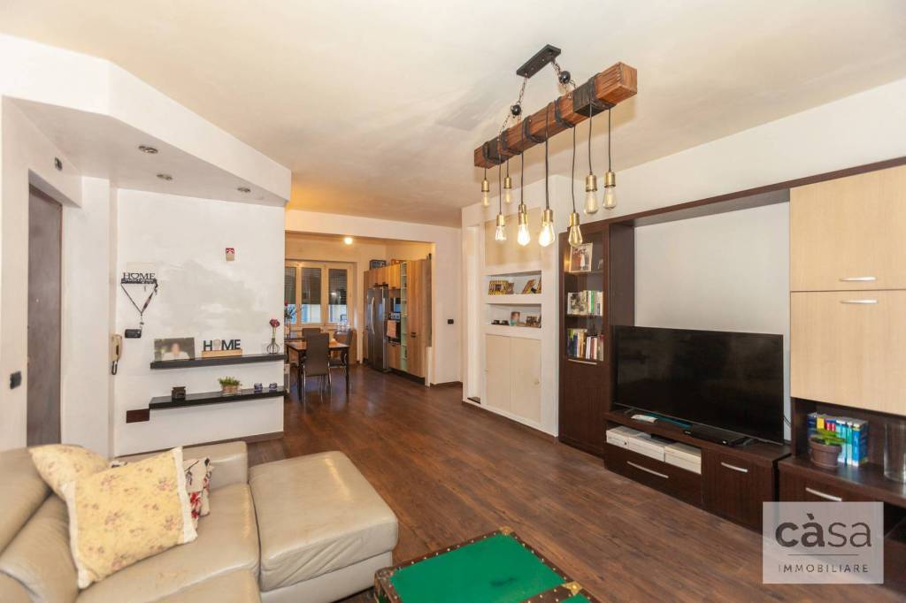 appartamento in vendita a Varese in zona Giubiano
