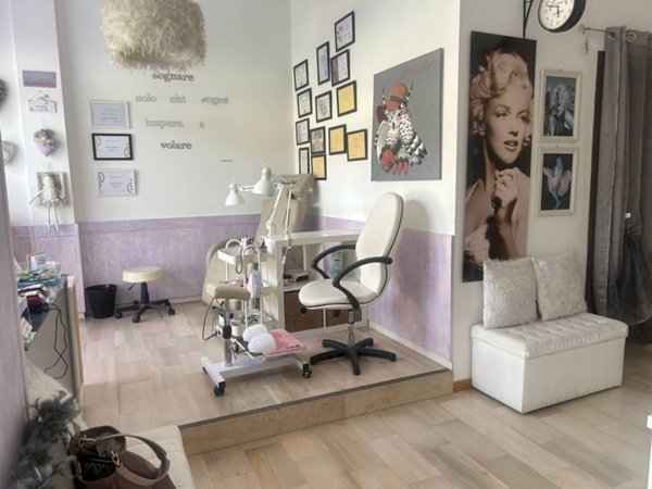 negozio in vendita a Varese in zona Bizzozero