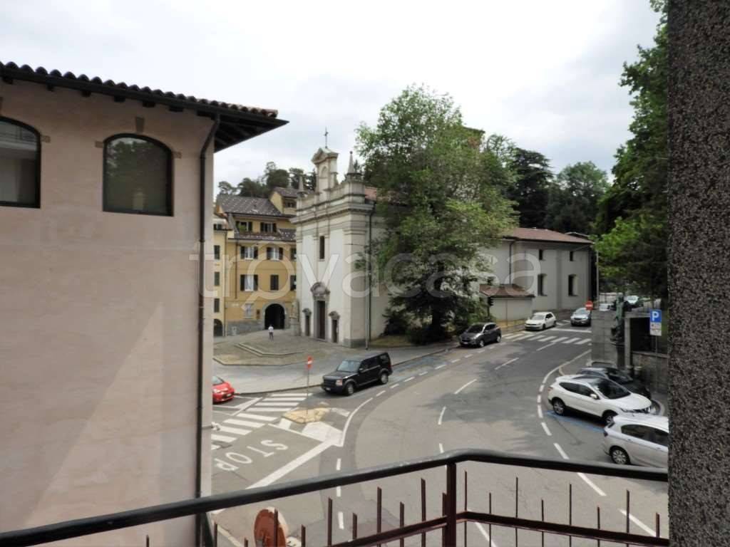 appartamento in vendita a Varese in zona Centro Città