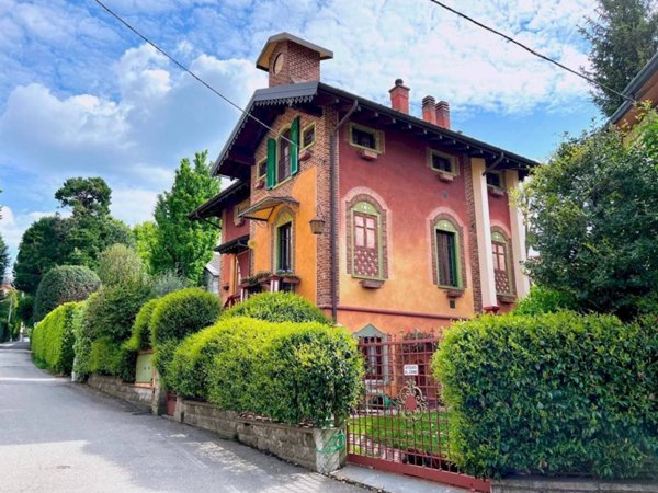 casa indipendente in vendita a Varese in zona Giubiano