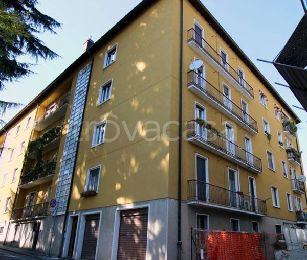 appartamento in vendita a Varese in zona Brunella