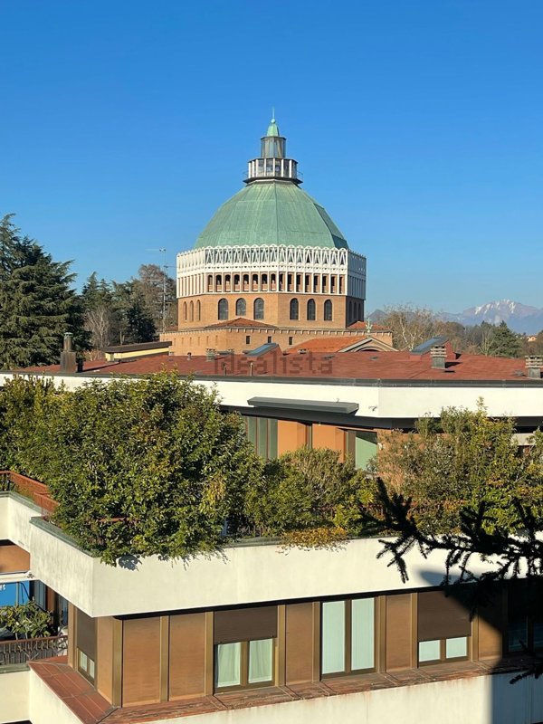appartamento in vendita a Varese in zona Brunella