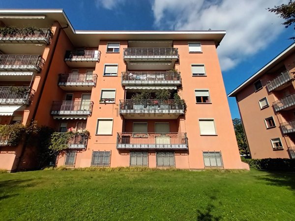 appartamento in vendita a Varese in zona Casbeno