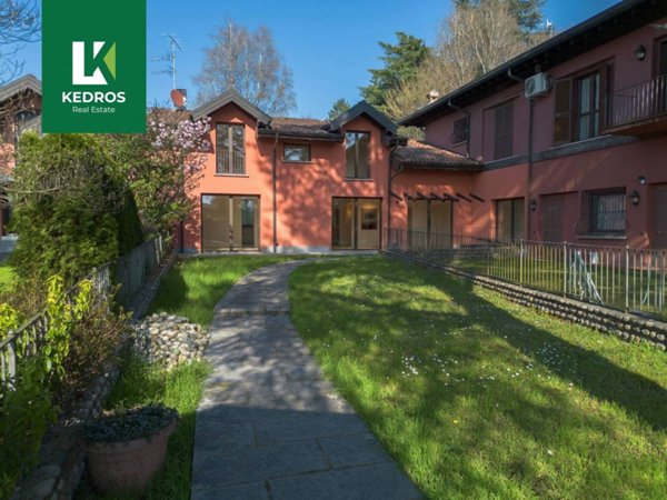 casa indipendente in vendita a Varese in zona Cartabbia