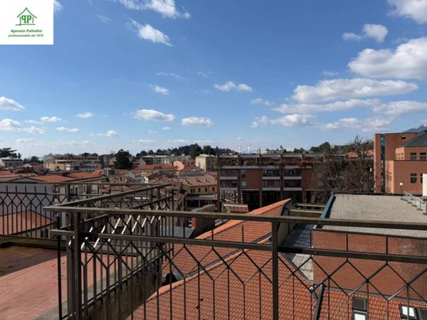 appartamento in vendita a Varese in zona Biumo