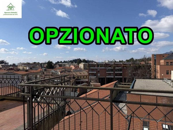appartamento in vendita a Varese in zona Centro Città
