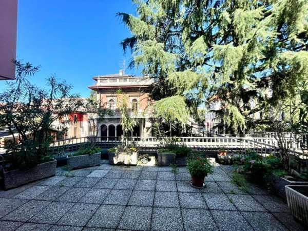 appartamento in vendita a Varese in zona Centro Città