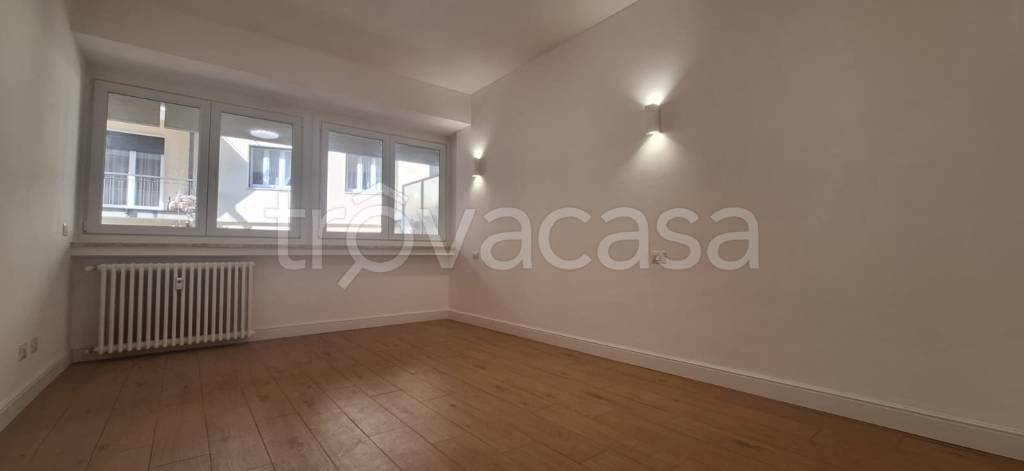 appartamento in vendita a Varese in zona Brunella