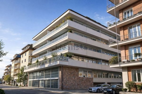 appartamento in vendita a Varese in zona Brunella