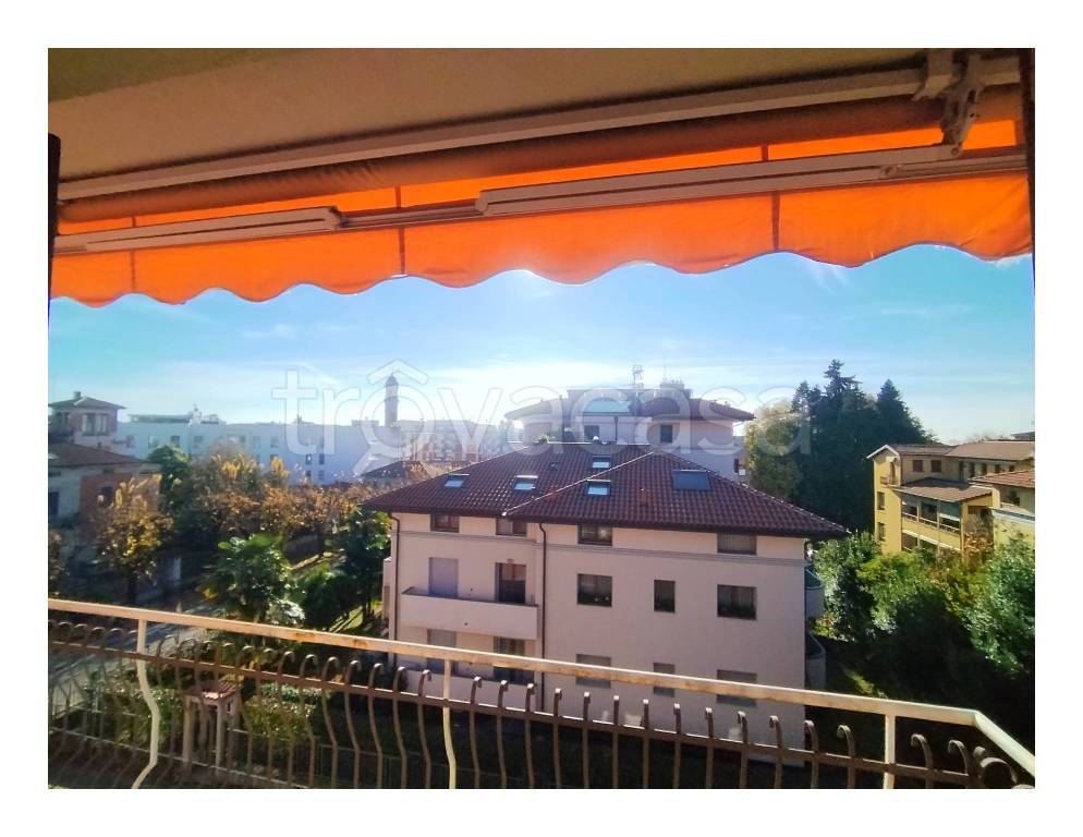 appartamento in vendita a Varese in zona Casbeno