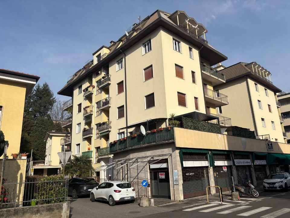 appartamento in vendita a Varese in zona Casbeno