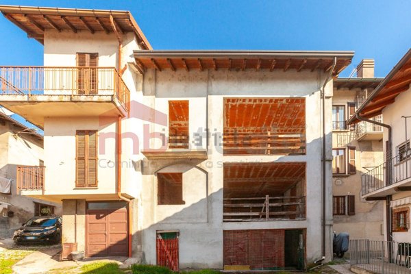 appartamento in vendita a Varese in zona Calcinate del Pesce