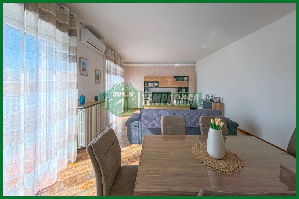 appartamento in vendita a Varese in zona Ippodromo