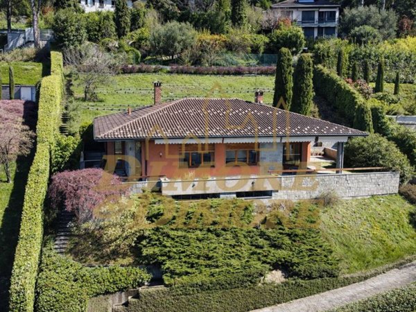 casa indipendente in vendita a Varese in zona Bosto