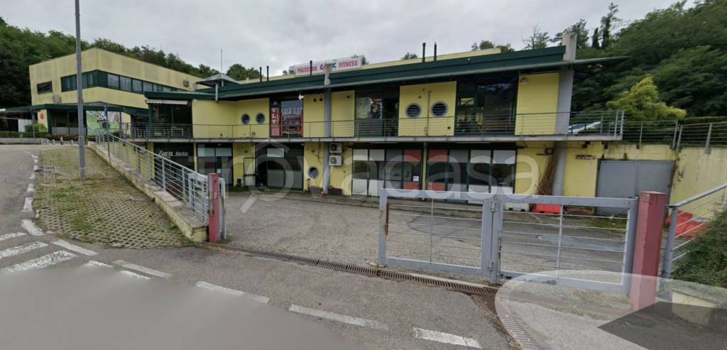 locale commerciale in vendita a Varese in zona Viale Belforte