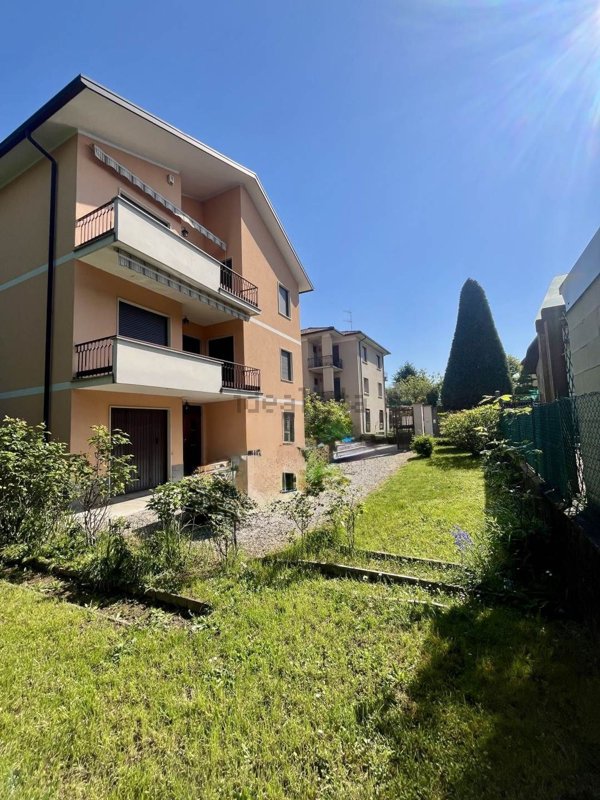 casa indipendente in vendita a Varese in zona Giubiano