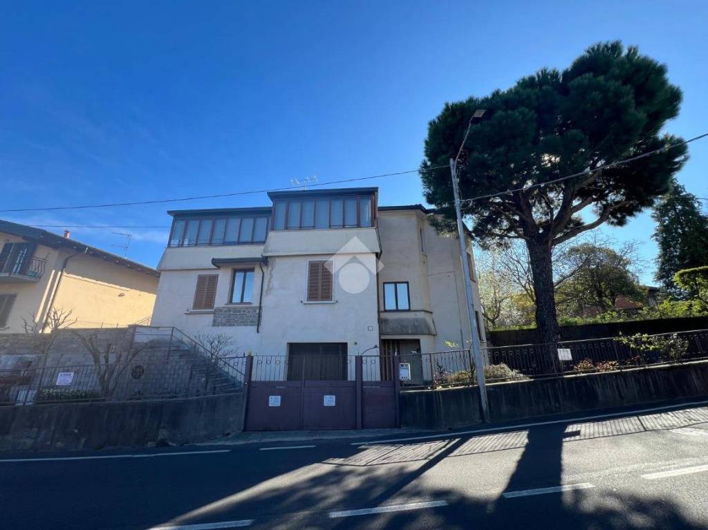 casa indipendente in vendita a Varese in zona Giubiano