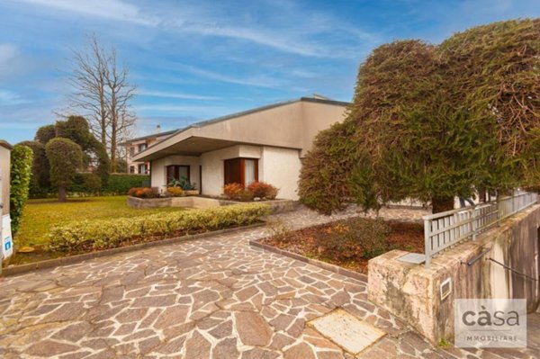 casa indipendente in vendita a Varese in zona Bobbiate